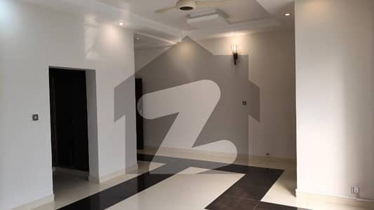 Prime location Ground portion 3beds sprat Gate ideal for small familes-