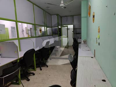 گلبرگ لاہور میں 2 کمروں کا 5 مرلہ دفتر 90.0 ہزار میں کرایہ پر دستیاب ہے۔