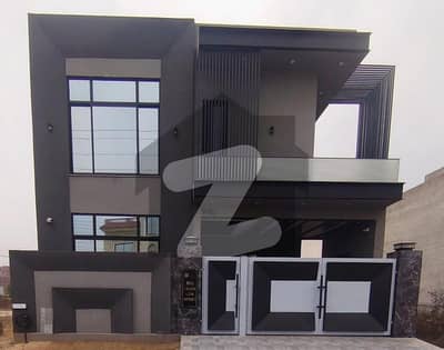 10 Marla Brand New House For Sale