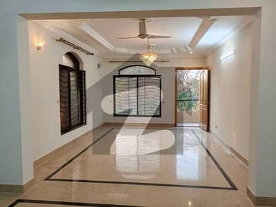 Well Maintained 3 Bed 1 Kanal Upper Portion Available For Rent In F-8