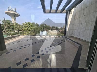 ڈی ایچ اے فیز 8 - بلاک ایل ڈی ایچ اے فیز 8,ڈیفنس (ڈی ایچ اے),لاہور میں 5 کمروں کا 1 کنال مکان 4.0 لاکھ میں کرایہ پر دستیاب ہے۔