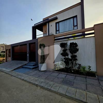 ڈی ایچ اے فیز 8 ڈی ایچ اے ڈیفینس,کراچی میں 6 کمروں کا 1 کنال مکان 24.0 کروڑ میں برائے فروخت۔