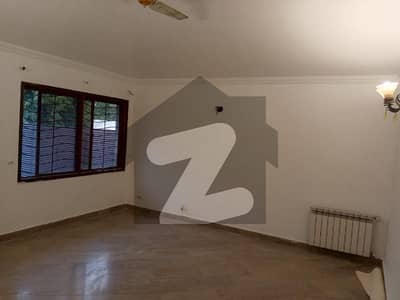 صدر کینٹ,لاہور میں 5 کمروں کا 9 مرلہ مکان 1.5 لاکھ میں کرایہ پر دستیاب ہے۔