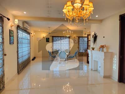 ایف ۔ 11 اسلام آباد میں 9 کمروں کا 1 کنال مکان 12.0 لاکھ میں کرایہ پر دستیاب ہے۔