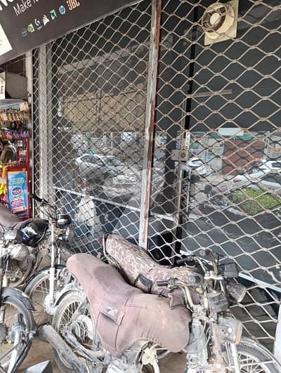 GROUND FLOOR SHOP 144 SA. FT MAIN ROAD AVAILABLE FOR RENT