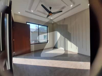 بنی گالہ اسلام آباد میں 4 کمروں کا 5 مرلہ مکان 85.0 ہزار میں کرایہ پر دستیاب ہے۔