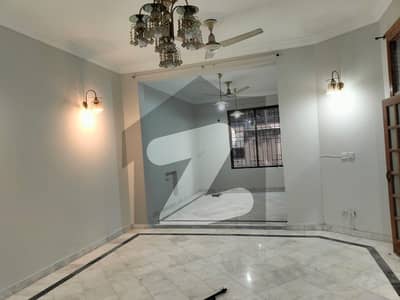 ایف ۔ 11 اسلام آباد میں 4 کمروں کا 10 مرلہ مکان 3.0 لاکھ میں کرایہ پر دستیاب ہے۔