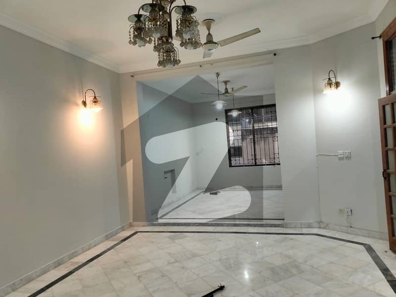 ایف ۔ 11 اسلام آباد میں 4 کمروں کا 10 مرلہ مکان 3.0 لاکھ میں کرایہ پر دستیاب ہے۔ ایف ۔ 11 اسلام آباد میں 4 کمروں کا 10 مرلہ مکان 3.0 لاکھ میں کرایہ پر دستیاب ہے۔