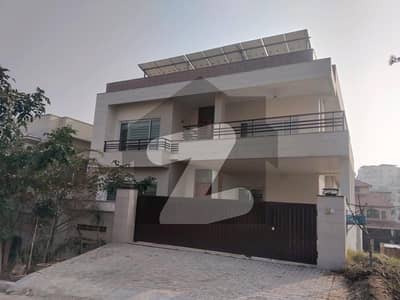 ڈی ایچ اے فیز 1 - سیکٹر اے ڈی ایچ اے ڈیفینس فیز 1,ڈی ایچ اے ڈیفینس,اسلام آباد میں 3 کمروں کا 1 کنال زیریں پورشن 1.3 لاکھ میں کرایہ پر دستیاب ہے۔