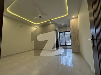 بحریہ انکلیو - سیکٹر این بحریہ انکلیو,بحریہ ٹاؤن,اسلام آباد میں 5 کمروں کا 8 مرلہ مکان 3.5 کروڑ میں برائے فروخت۔