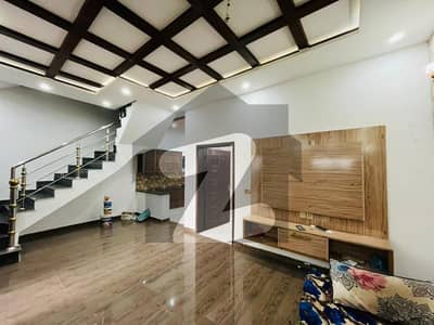 لیک سٹی ۔ سیکٹرایم ۔ 7 لیک سٹی,رائیونڈ روڈ,لاہور میں 4 کمروں کا 5 مرلہ مکان 1.1 لاکھ میں کرایہ پر دستیاب ہے۔