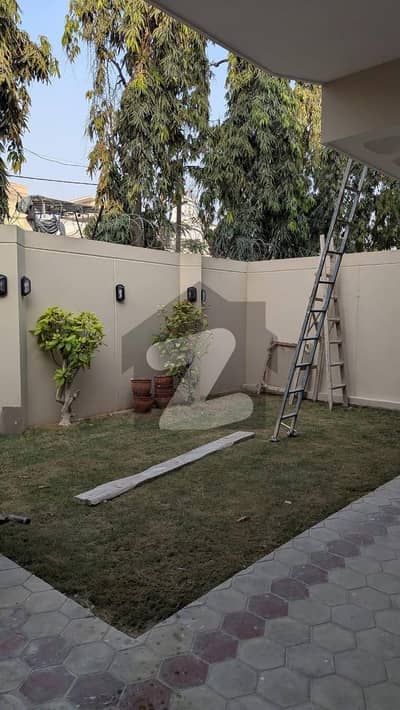 کلفٹن ۔ بلاک 2 کلفٹن,کراچی میں 4 کمروں کا 15 مرلہ مکان 4.5 لاکھ میں کرایہ پر دستیاب ہے۔