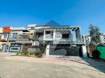 بحریہ ٹاؤن اوورسیز A بحریہ ٹاؤن اوورسیز انکلیو,بحریہ ٹاؤن,لاہور میں 5 کمروں کا 14 مرلہ مکان 5.75 کروڑ میں برائے فروخت۔