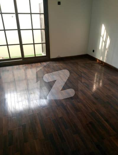 پی ای سی ایچ ایس بلاک 2 پی ای سی ایچ ایس,جمشید ٹاؤن,کراچی میں 5 کمروں کا 8 مرلہ مکان 10.5 کروڑ میں برائے فروخت۔