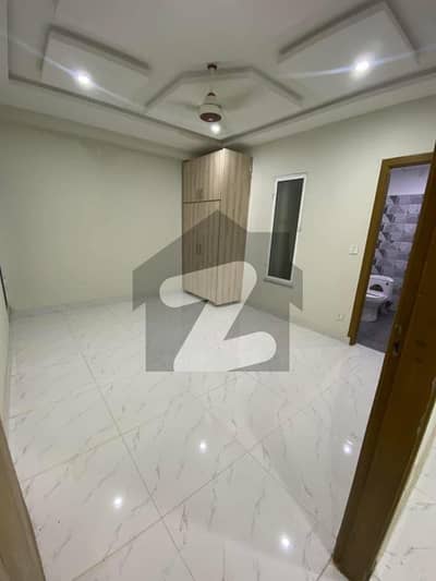 سیوائے ریزیڈینس ایف ۔ 11,اسلام آباد میں 4 کمروں کا 14 مرلہ فلیٹ 2.5 لاکھ میں کرایہ پر دستیاب ہے۔