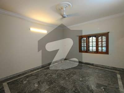 FOR RENT ONE Kanal 3 Beds Upper Portion With Separate Gate I_8/4