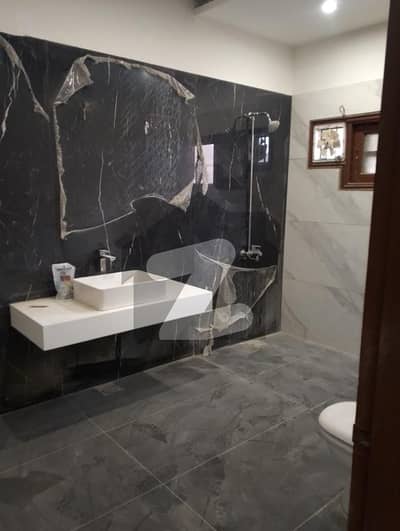 ڈی ایچ اے ڈیفینس کراچی میں 5 کمروں کا 1 کنال مکان 6.75 لاکھ میں کرایہ پر دستیاب ہے۔