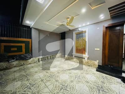 مرغزار آفیسرز کالونی لاہور میں 6 کمروں کا 12 مرلہ مکان 4.8 کروڑ میں برائے فروخت۔