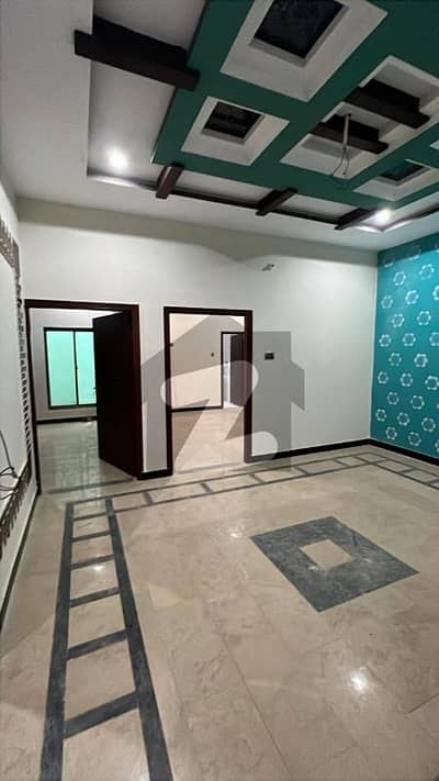 کینال روڈ رحیم یار خان میں 5 کمروں کا 5 مرلہ مکان 45.0 ہزار میں کرایہ پر دستیاب ہے۔