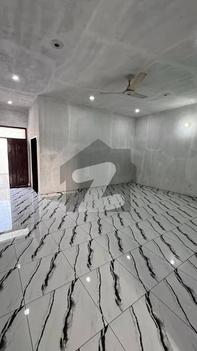 مدینہ ٹاؤن کینال روڈ,رحیم یار خان میں 3 کمروں کا 11 مرلہ بالائی پورشن 45.0 ہزار میں کرایہ پر دستیاب ہے۔