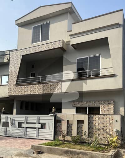 رِیور گارڈن اسلام آباد میں 5 کمروں کا 8 مرلہ مکان 3.5 کروڑ میں برائے فروخت۔