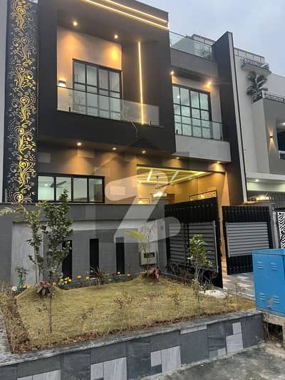 ایم پی سی ایچ ایس ۔ بلاک ایف ایم پی سی ایچ ایس ۔ ملٹی گارڈنز,بی ۔ 17,اسلام آباد میں 4 کمروں کا 5 مرلہ مکان 2.65 کروڑ میں برائے فروخت۔