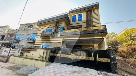 کلفٹن ٹاؤن شپ راولپنڈی میں 6 کمروں کا 10 مرلہ مکان 3.0 کروڑ میں برائے فروخت۔