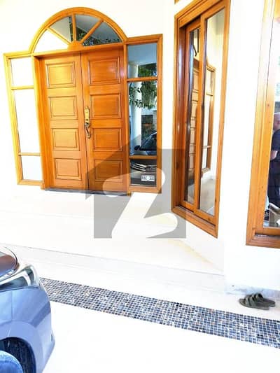 Independent 600 Yards 4 Bedrooms Upper Portion Available For Rent In DHA Phase 6 Karachi