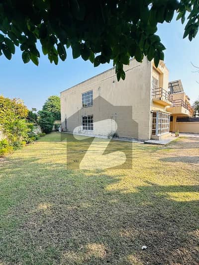 23 Marla House For Sale Spacious Lawn & Prime Living In Safari Villas 3 Bahria Town