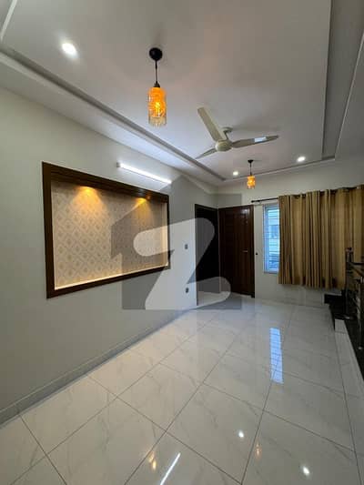 ELEGANT BRAND NEW HOUSE FOR RENT