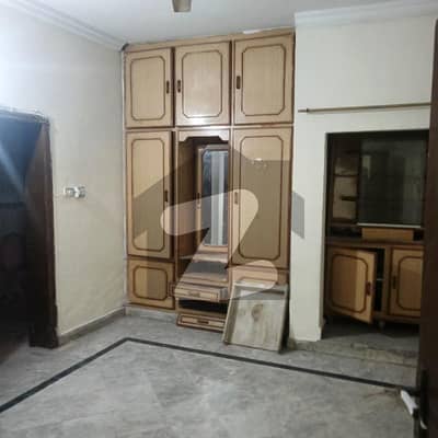 عسکری 11 راولپنڈی میں 2 کمروں کا 5 مرلہ زیریں پورشن 50.0 ہزار میں کرایہ پر دستیاب ہے۔