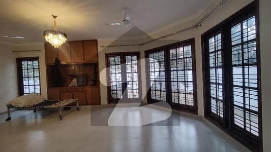 16 Marla Full House Available For Rent In Cavalry Ground