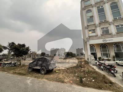 ڈی ایچ اے فیز 7 - سی سی اے1 ڈی ایچ اے فیز 7,ڈیفنس (ڈی ایچ اے),لاہور میں 4 مرلہ رہائشی پلاٹ 5.0 کروڑ میں برائے فروخت۔