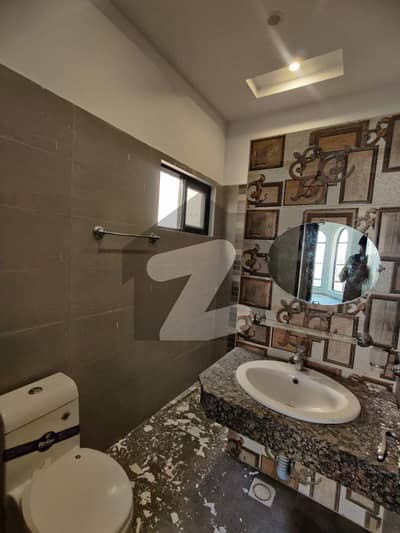 Prime Location 5 Marla House Near Main Road