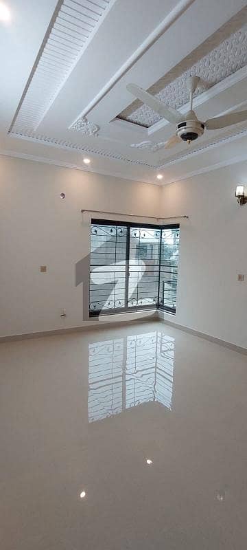 Prime Location 18 Marla Home In Architect Society For Sale