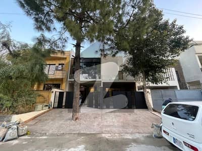 ایف ۔ 6 اسلام آباد میں 4 کمروں کا 11 مرلہ مکان 26.0 کروڑ میں برائے فروخت۔