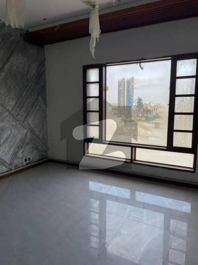 ڈی ایچ اے فیز 8 ڈی ایچ اے ڈیفینس,کراچی میں 5 کمروں کا 12 مرلہ مکان 8.9 کروڑ میں برائے فروخت۔