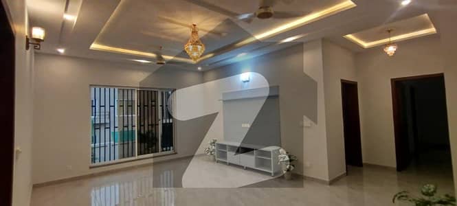 بحریہ انکلیو - سیکٹر بی2 بحریہ انکلیو,بحریہ ٹاؤن,اسلام آباد میں 5 کمروں کا 12 مرلہ مکان 6.5 کروڑ میں برائے فروخت۔