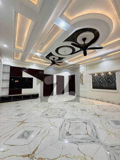 ارباب سبز علی خان ٹاؤن ایگزیکٹو لاجز ارباب سبز علی خان ٹاؤن,ورسک روڈ,پشاور میں 8 کمروں کا 7 مرلہ مکان 3.6 کروڑ میں برائے فروخت۔