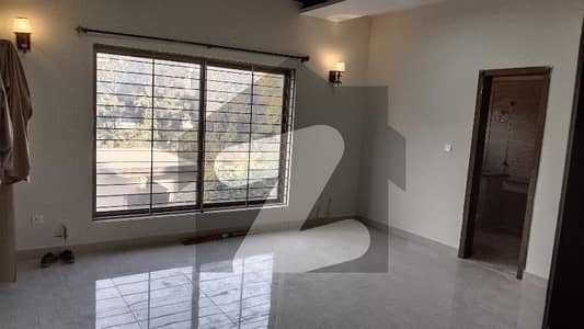 ای ۔ 11/3 ای ۔ 11,اسلام آباد میں 4 کمروں کا 1 کنال زیریں پورشن 2.0 لاکھ میں کرایہ پر دستیاب ہے۔