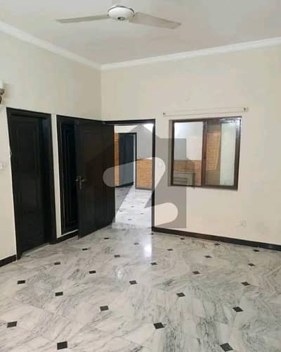 آئی ۔ 8 اسلام آباد میں 3 کمروں کا 14 مرلہ زیریں پورشن 1.6 لاکھ میں کرایہ پر دستیاب ہے۔