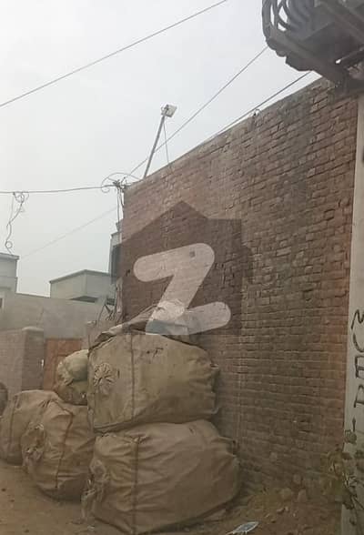 ناونا پنڈ آرائیاں سیالکوٹ میں 1 کنال رہائشی پلاٹ 3.2 کروڑ میں برائے فروخت۔