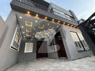 Spacious 7.5 Marla House For Rent In Ideal Location