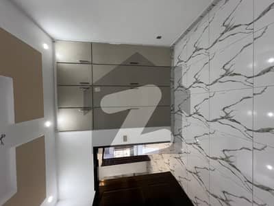 این ایف سی 1 لاہور میں 2 کمروں کا 10 مرلہ زیریں پورشن 60.0 ہزار میں کرایہ پر دستیاب ہے۔