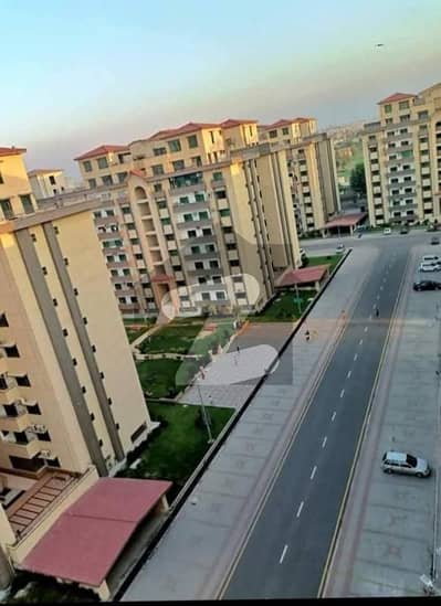 10 Marla 3 Bedrooms Flat For Sale.