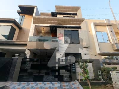 پارک ویو سٹی ۔ تولپ ایکسٹینشن بلاک پارک ویو سٹی,لاہور میں 4 کمروں کا 5 مرلہ مکان 2.45 کروڑ میں برائے فروخت۔