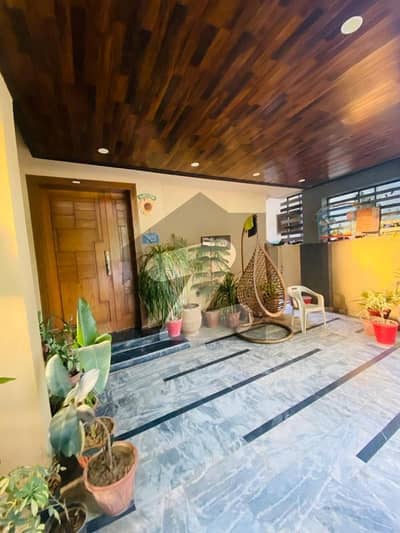 ڈی ایچ اے فیز 5 - سیکٹر اے ڈی ایچ اے ڈیفینس فیز 5,ڈی ایچ اے ڈیفینس,اسلام آباد میں 5 کمروں کا 10 مرلہ مکان 6.0 کروڑ میں برائے فروخت۔