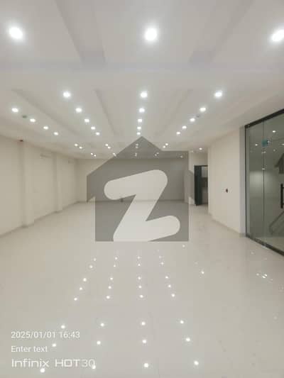 Muslim town Mor near Gulberg 4500 sqft shop/building for bank/Cafe & Offices is for Rent