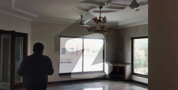 ڈی ایچ اے فیز 2 ڈیفنس (ڈی ایچ اے),لاہور میں 5 کمروں کا 1 کنال مکان 6.75 کروڑ میں برائے فروخت۔