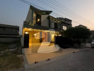 10 MARLA BRAND NEW MODERN HOUSE AVAILABLE FOR SALE